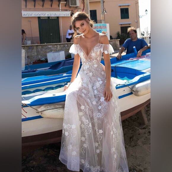 NWT- Muse by Berta Wedding Dress-Retails for $10k never altered incl/xtra fabric - Picture 1 of 7